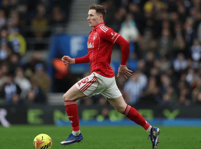 曼城续约罗德里决定安德森转会，瓜迪奥拉考察1亿英镑中场|英格兰|伊蒂哈德|纽卡斯尔|诺丁汉森林|太阳报_新浪体育_新浪新闻