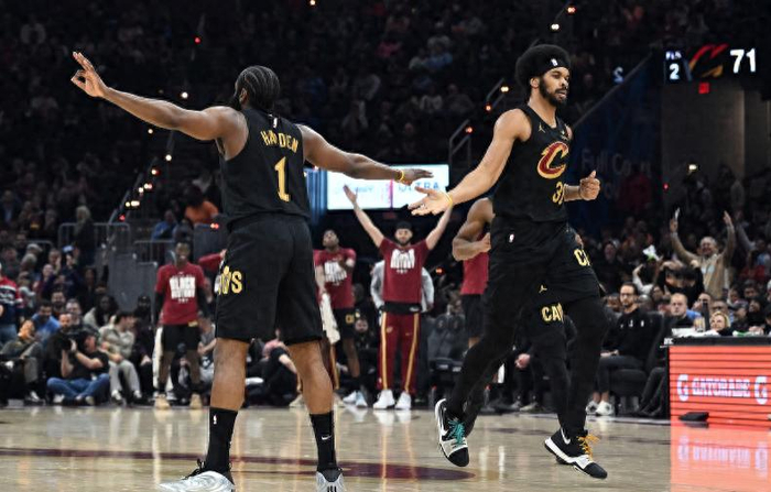 NBA交易果然最成功，一个超级助攻王，带动全队集体爆发|詹姆斯·哈登|阿伦|骑士|斯特鲁斯|莫布里_新浪体育_新浪新闻