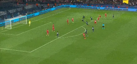 欧洲杯直播-K77禁区边凌空劲射，马马尔达什维利将球扑出